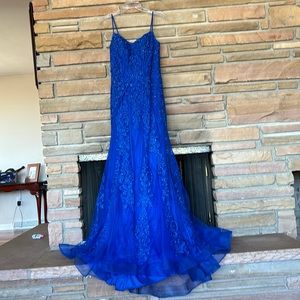 Beautiful JVN by Jovani size 6 formal worn once